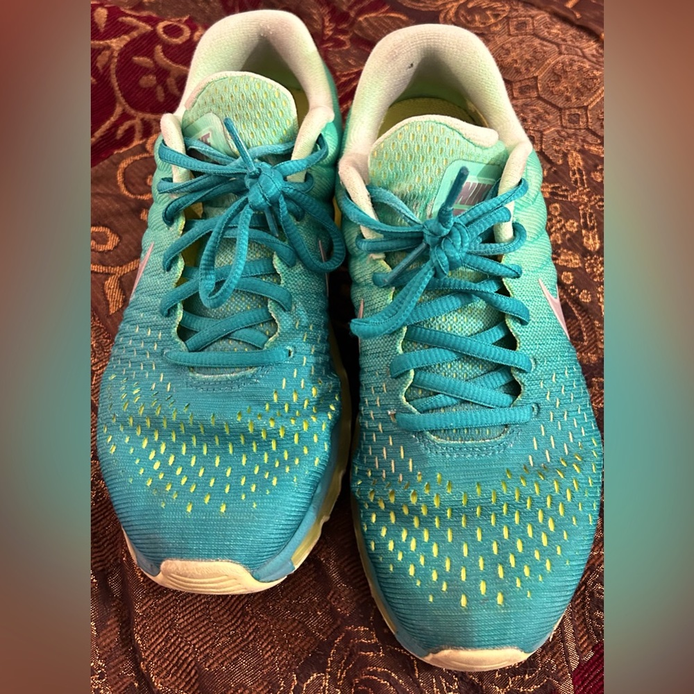 Nike. Size 8. Women’s.